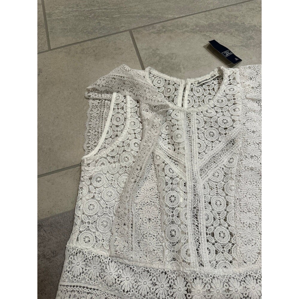 Brand new Abercrombie and Fitch top - Picture 3 of 3